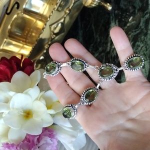 Splendid Peridot silver necklace 20" Vintage